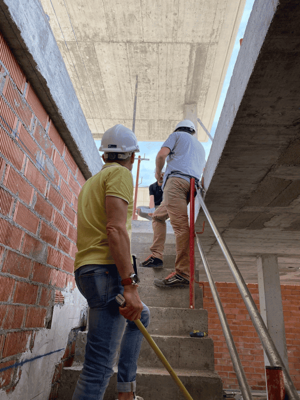 Equipo de Novo Constructora en obra